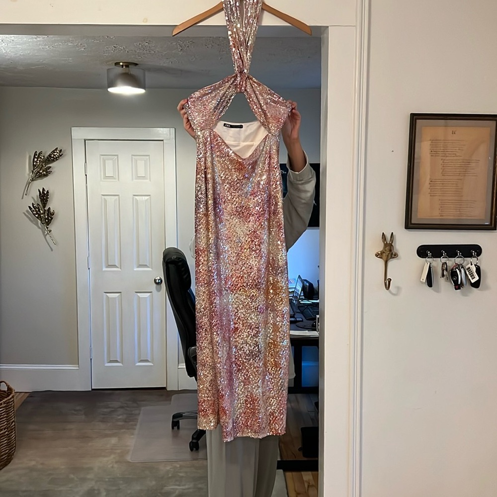 Chic women’s sequin dress, 1970s and 1980s. Very flattery. Sequins